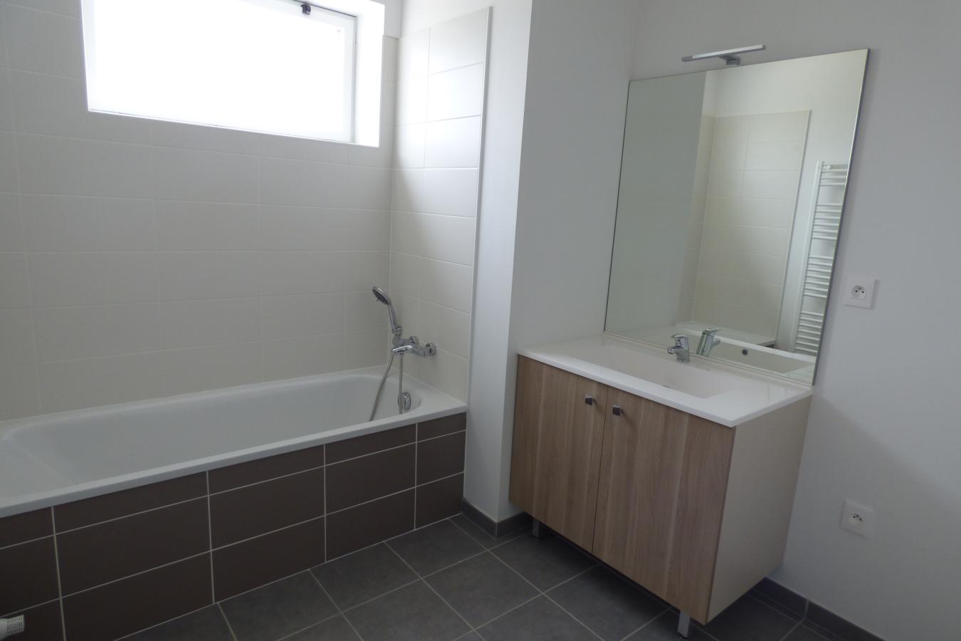 3 pièces - 1er étage - 68m² - 866,68 € - Photo #3