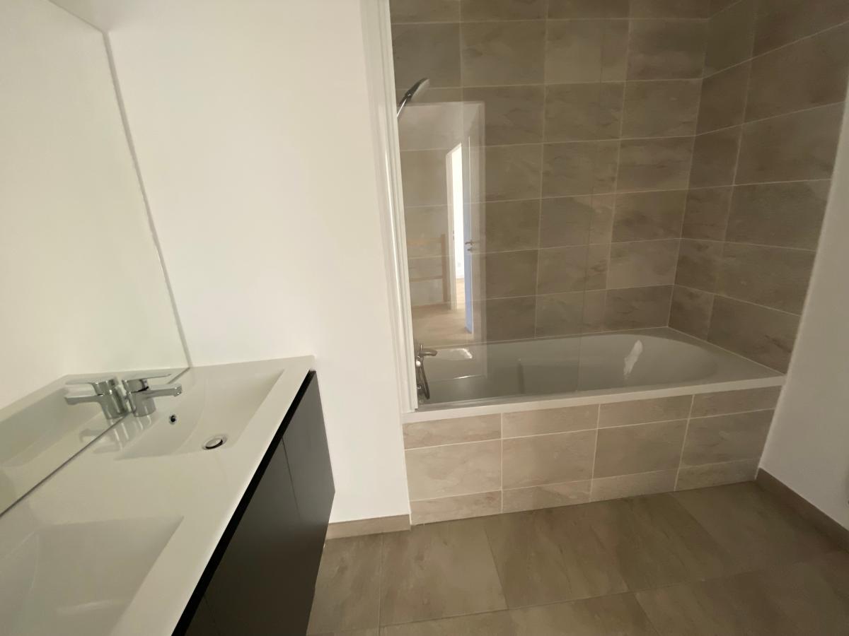 5 pièces - 1er étage - 99m² - 1 191,85 € - Photo #6