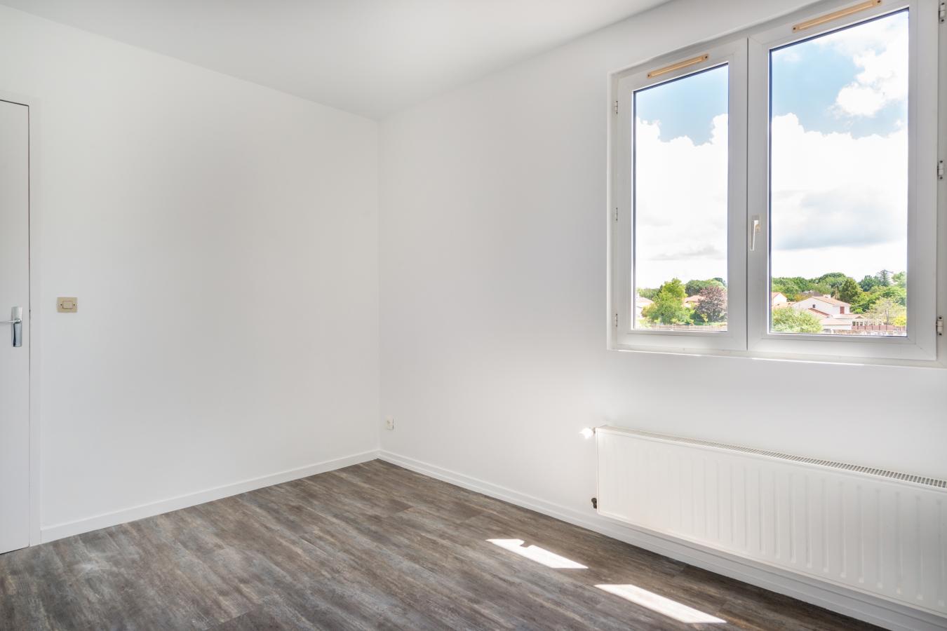 
																																							5 pièces - 
																																						1er étage - 101m² - 243 000 € - Photo #4