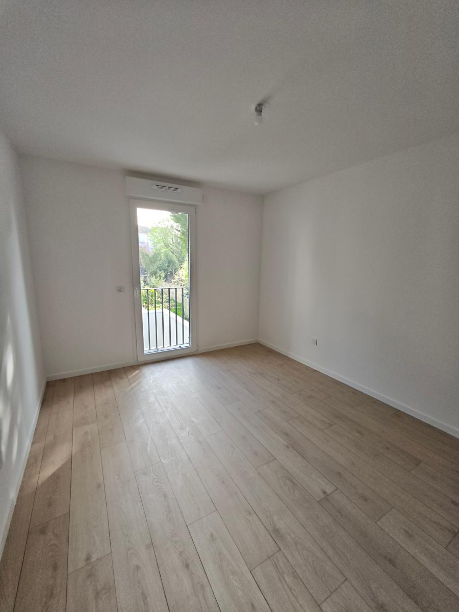 
																																							2 pièces - 
																																						1er étage - 44m² - 1 047,30 € - Photo #2