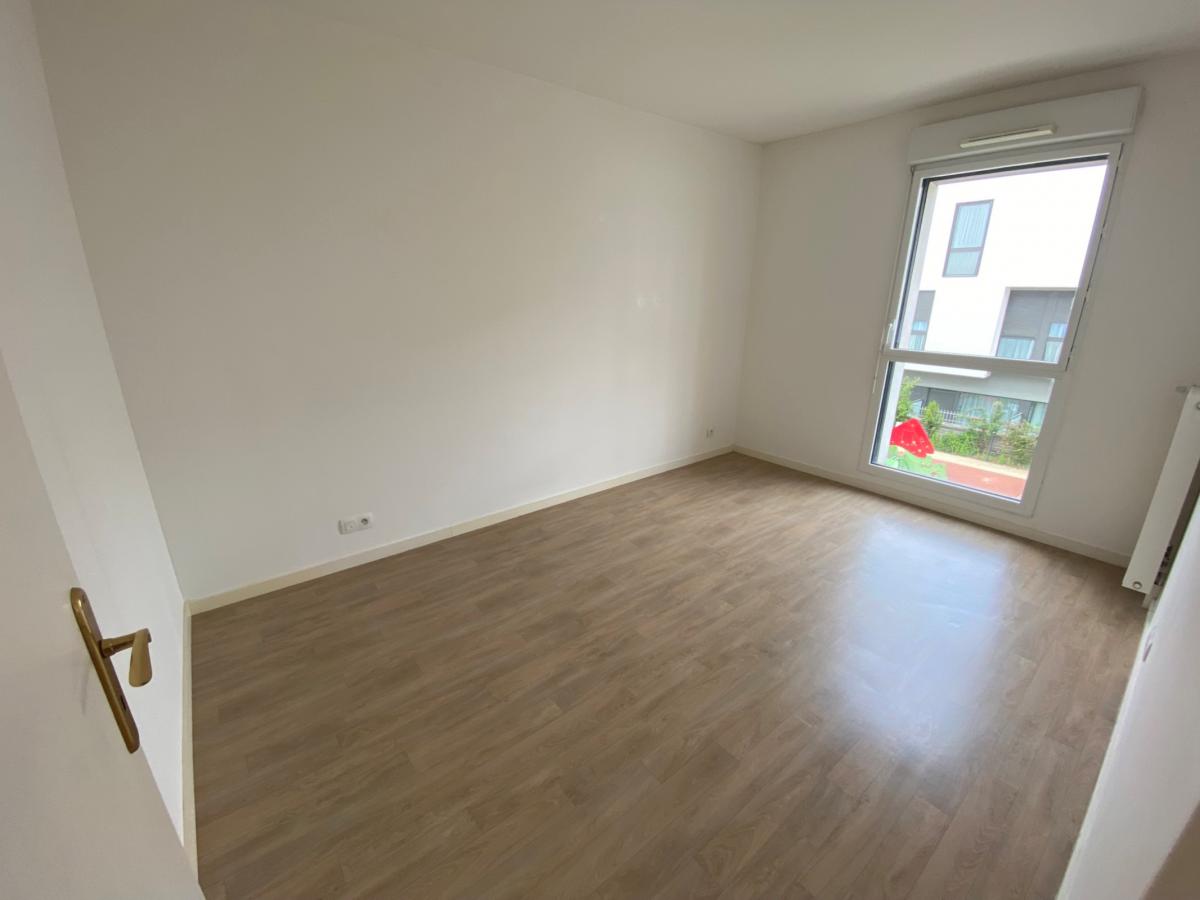 
																																							3 pièces - 
																																						1er étage - 66m² - 892,77 € - Photo #6