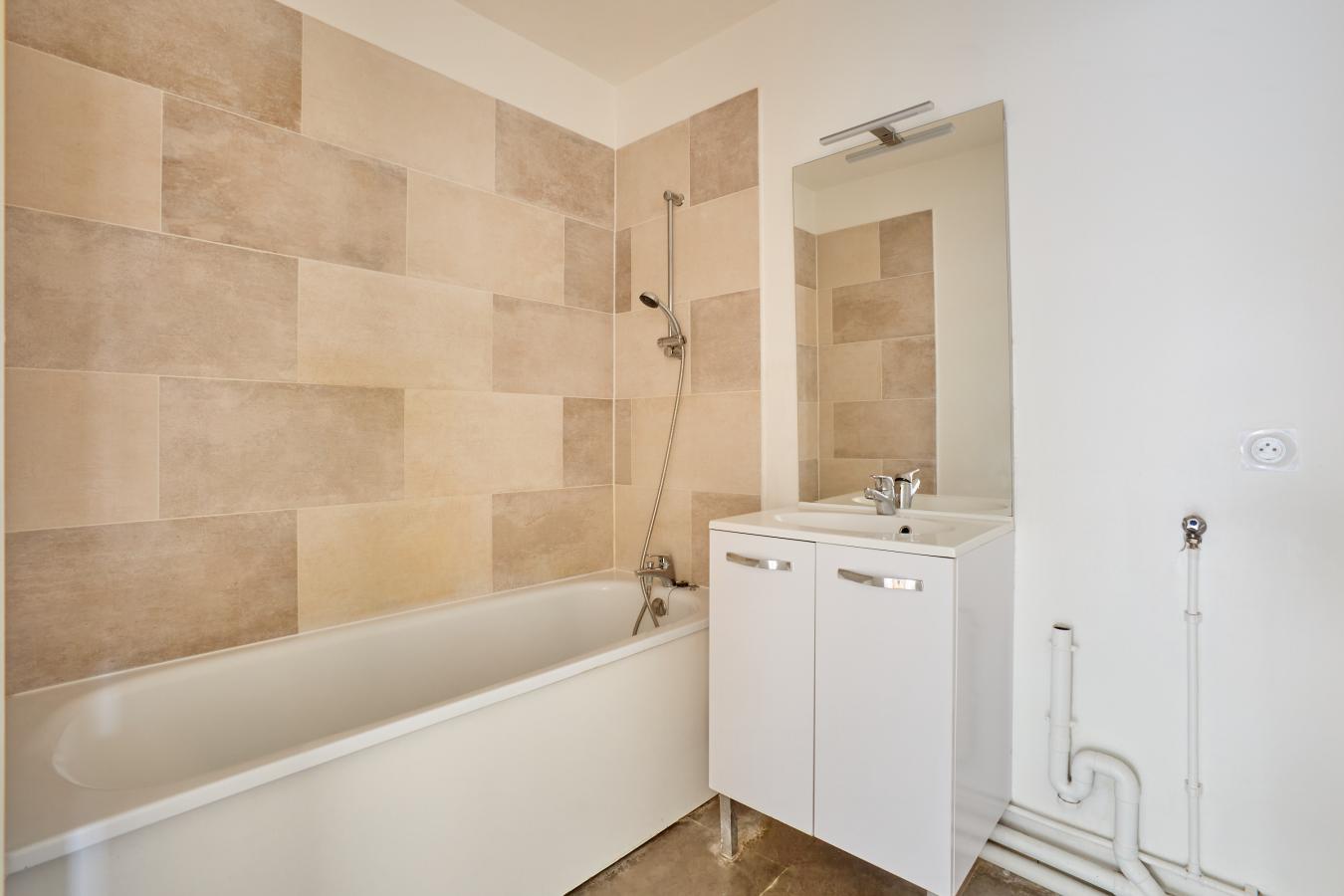 
																																							3 pièces - 
																																						3ème étage - 76m² - 1 202,01 € - Photo #4