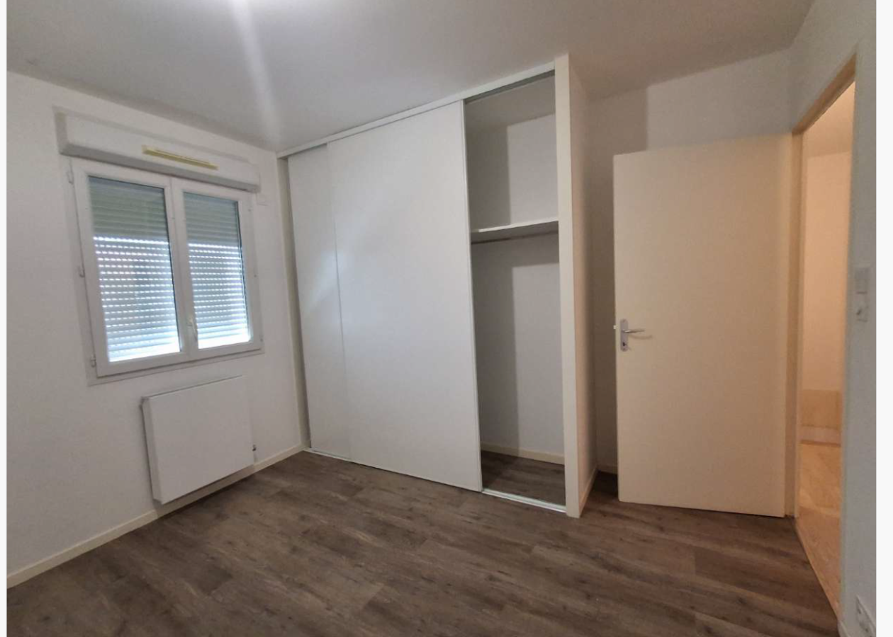 
																																							5 pièces - 
																																						RDC - 105m² - 1 201,74 € - Photo #5