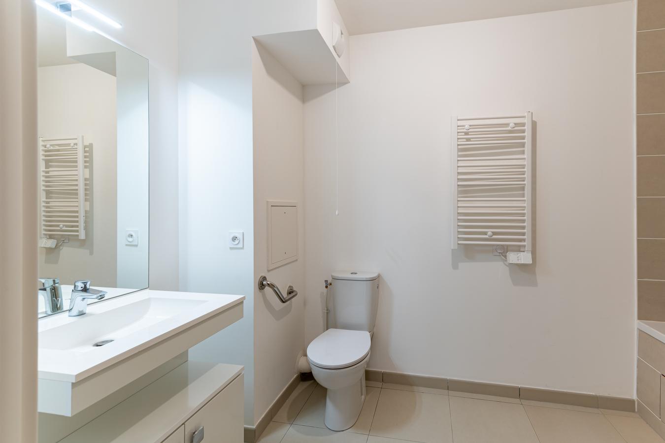 4 pièces - 1er étage - 95m² - 1 598,46 € - Photo #4