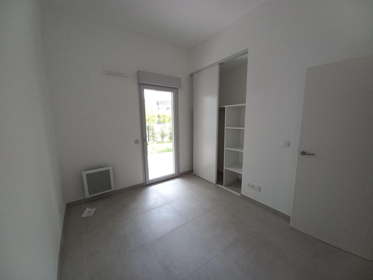 
																																							3 pièces - 
																																						RDC - 67m² - 1 762,43 € - Photo #4