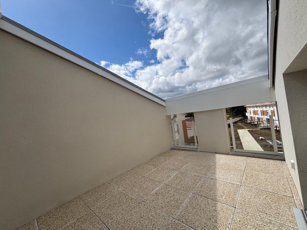 3 pièces - 1er étage - 67m² - 806,26 € - Photo #0