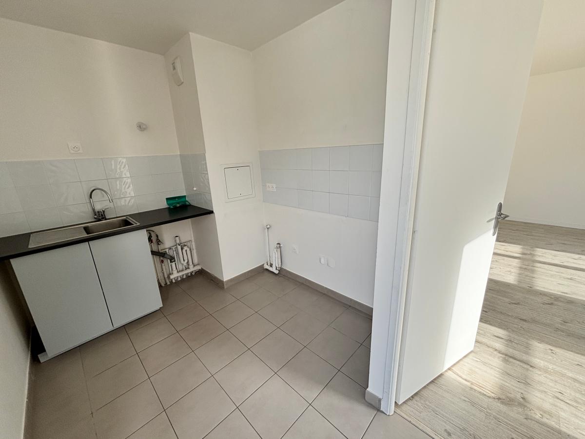 4 pièces - 2ème étage - 81m² - 1 770,40 € - Photo #3