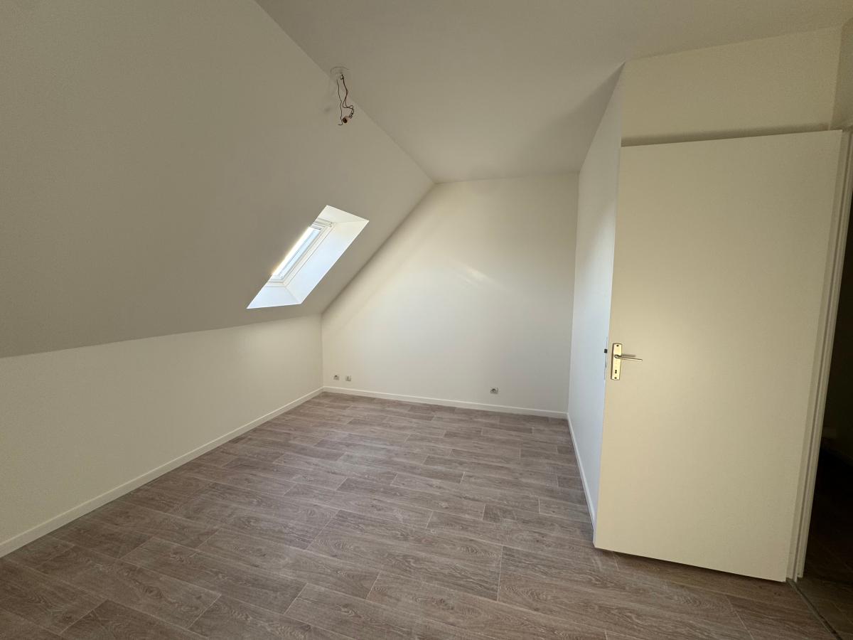 
																																							4 pièces - 
																																						4ème étage - 83m² - 200 000 € - Photo #3