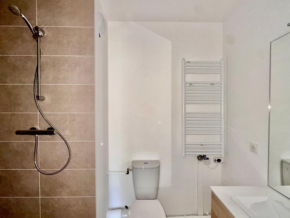 
																			1 pièce - 
																		4ème étage - 32m² - 664,63 € - Photo #3