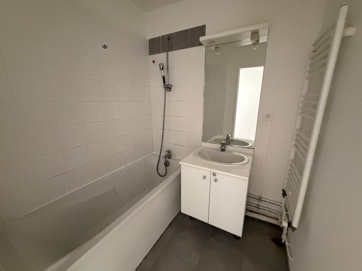 
																																							3 pièces - 
																																						1er étage - 68m² - 802,20 € - Photo #5