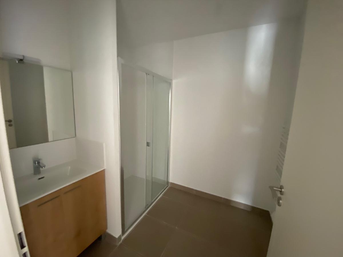 3 pièces - 1er étage - 62m² - 761,71 € - Photo #3
