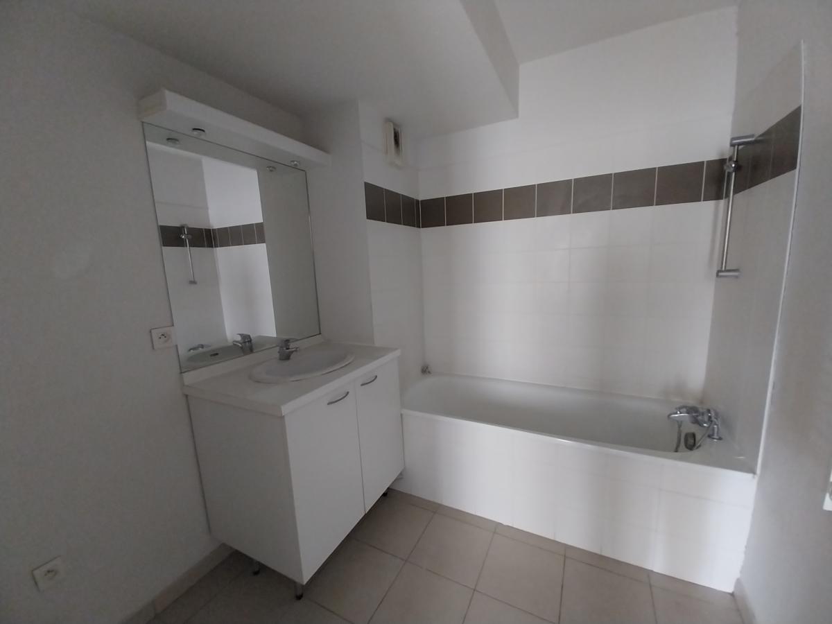 
																																							3 pièces - 
																																						2ème étage - 67m² - 185 000 € - Photo #7
