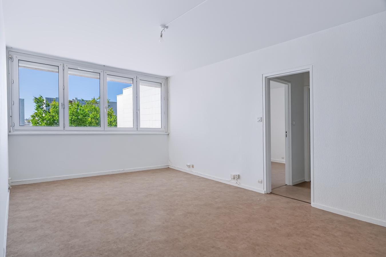 
																																							3 pièces - 
																																						3ème étage - 63m² - 99 000 € - Photo #3