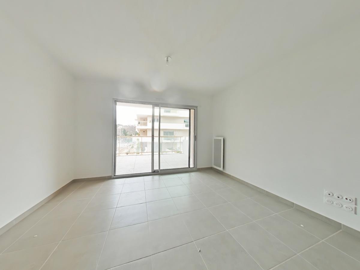 
																																							3 pièces - 
																																						1er étage - 65m² - 1 261,41 € - Photo #1