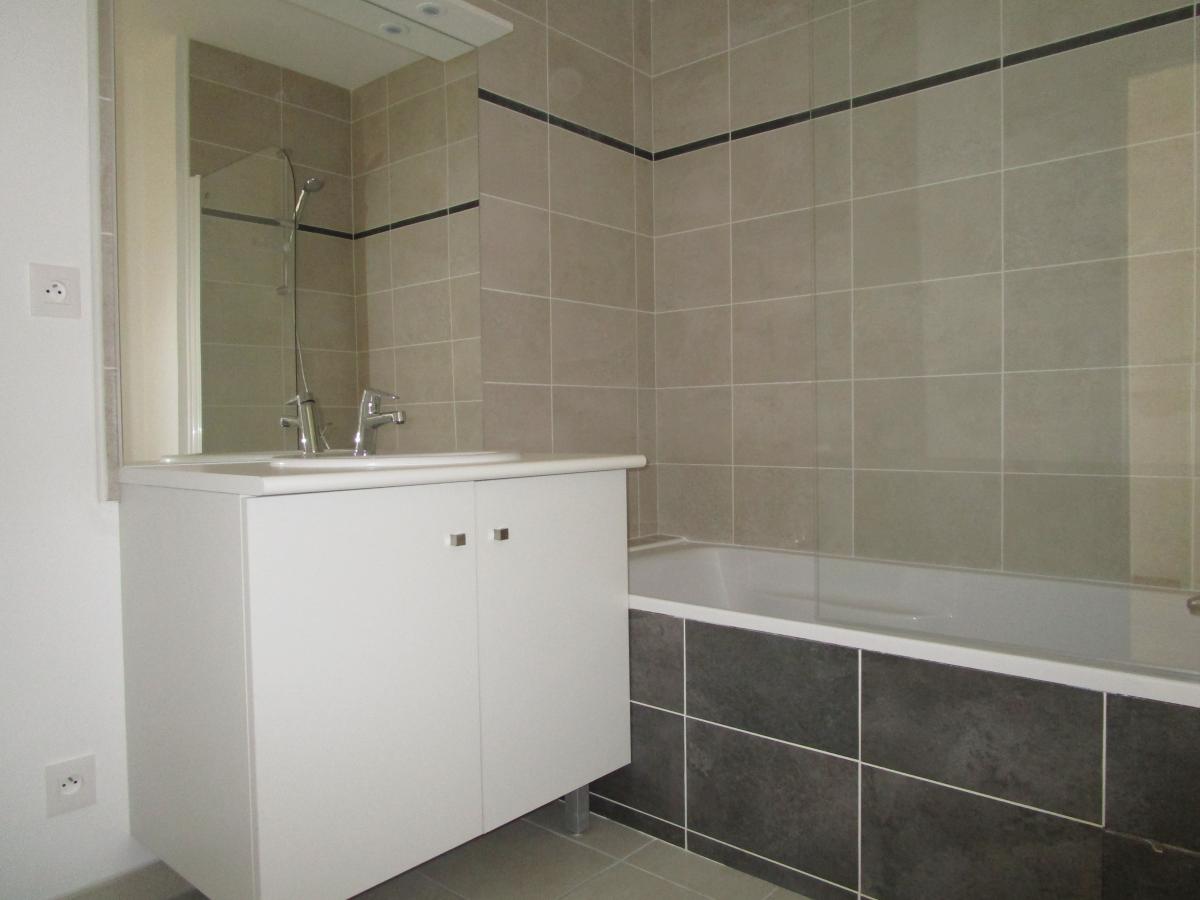 
																																							4 pièces - 
																																						RDC - 84m² - 882,46 € - Photo #6
