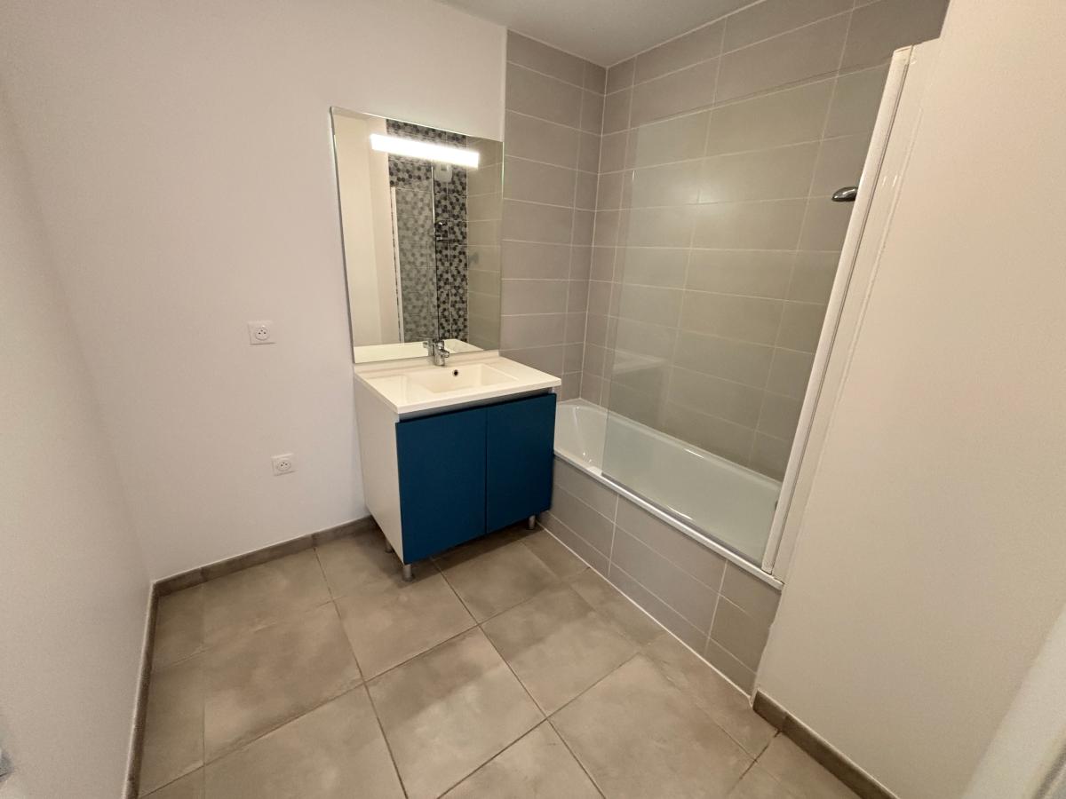 
																																							3 pièces - 
																																						1er étage - 61m² - 715,42 € - Photo #5