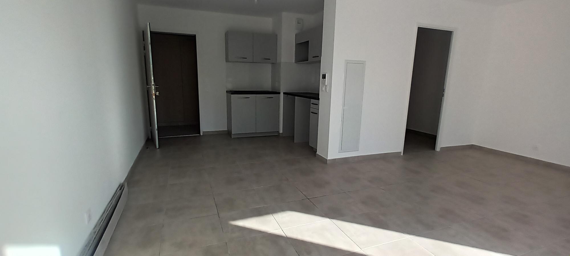 
																																							1 pièce - 
																																						RDC - 38m² - 541,96 € - Photo #2