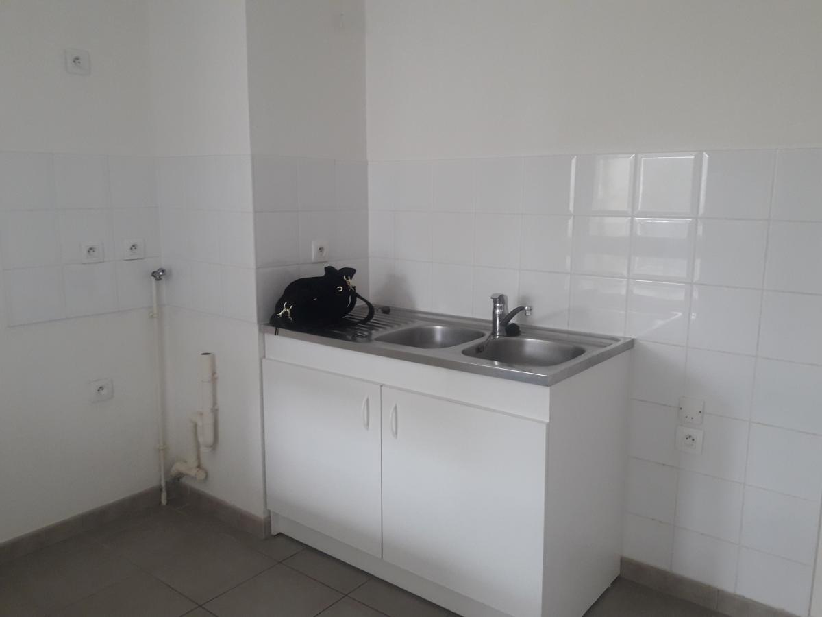 2 pièces - 1er étage - 38m² - 605,70 € - Photo #3