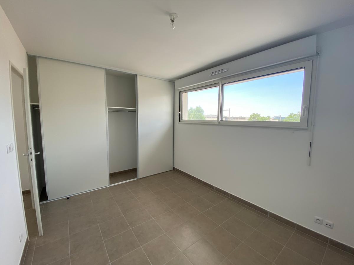 
																																							3 pièces - 
																																						RDC - 77m² - 1 057,57 € - Photo #3