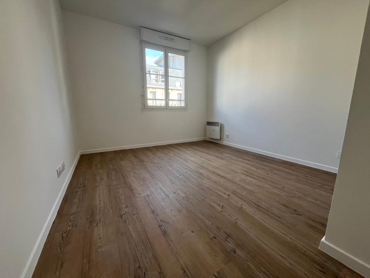 
																																							4 pièces - 
																																						3ème étage - 85m² - 425 000 € - Photo #5