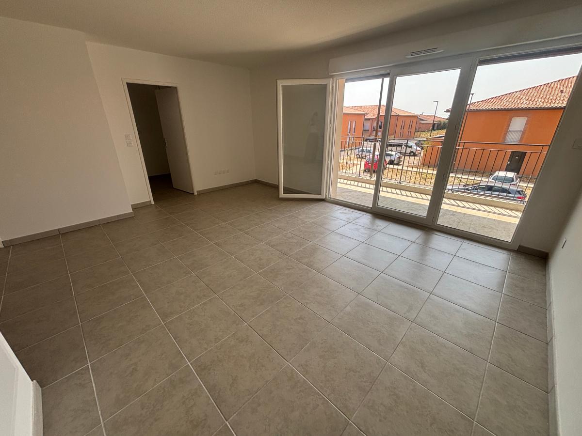 3 pièces - 1er étage - 63m² - 752,60 € - Photo #2