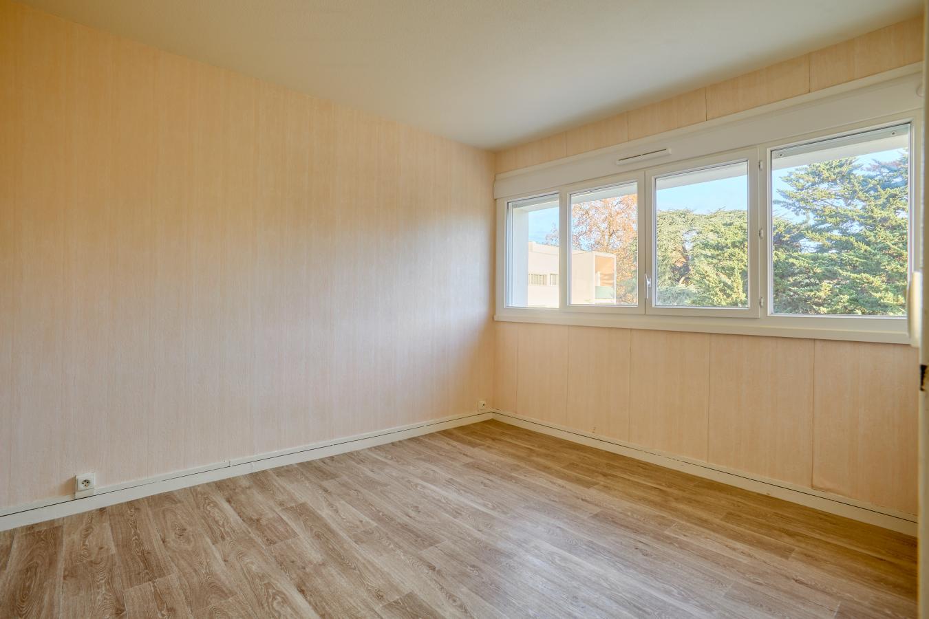 
																			5 pièces - 
																		3ème étage - 84m² - 930,50 € - Photo #1