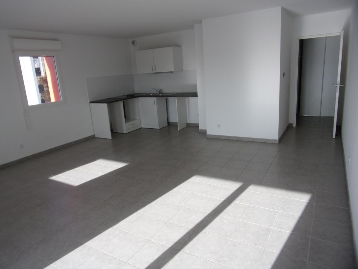 2 pièces - 5ème étage - 51m² - 828,75 € - Photo #2