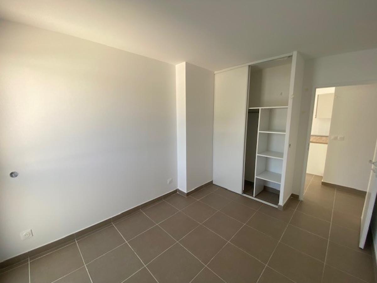 
																																							3 pièces - 
																																						RDC - 65m² - 715,46 € - Photo #4
