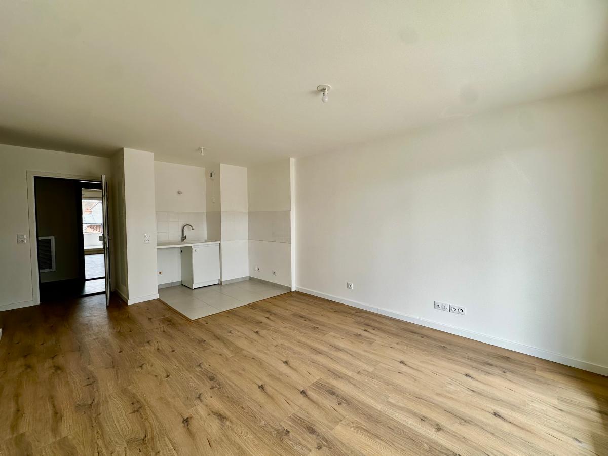 
																			4 pièces - 
																		3ème étage - 79m² - 1 550,40 € - Photo #2