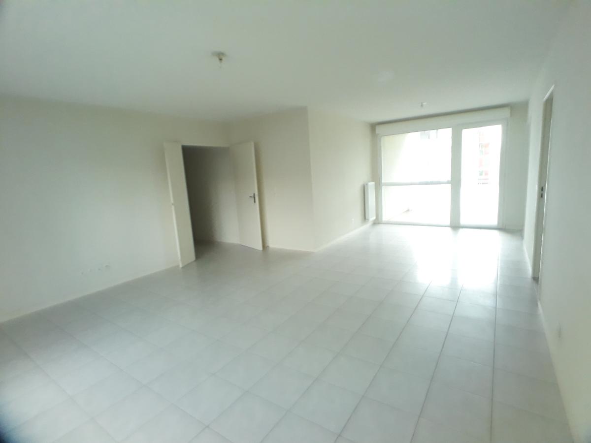 
																																							4 pièces - 
																																						3ème étage - 105m² - 1 349,81 € - Photo #4