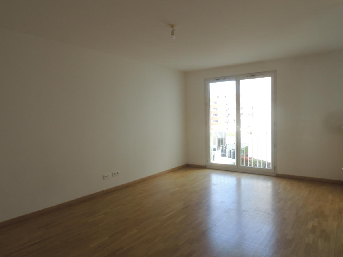3 pièces - 2ème étage - 64m² - 1 741,93 € - Photo #2