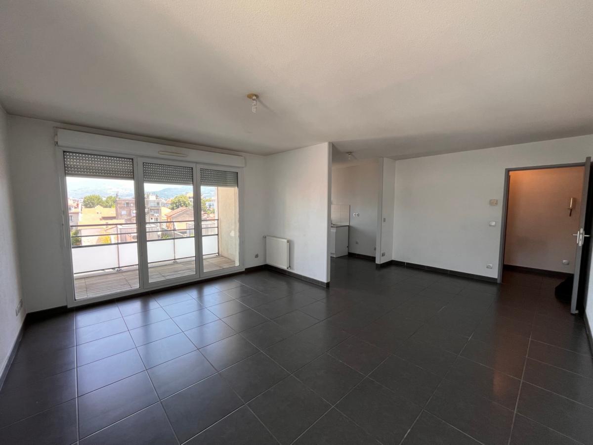 
																																							5 pièces - 
																																						3ème étage - 105m² - 1 521,85 € - Photo #1