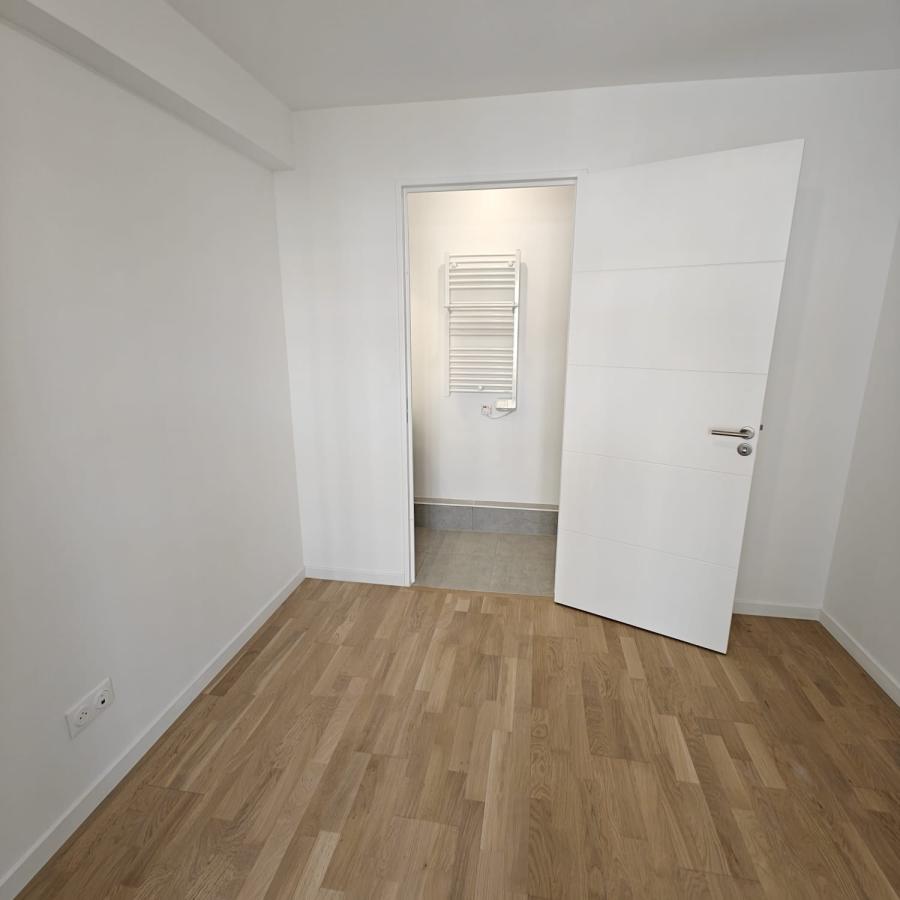 
																			4 pièces – 
																		1er étage – 84m² - 1 826,26 € - Photo #4