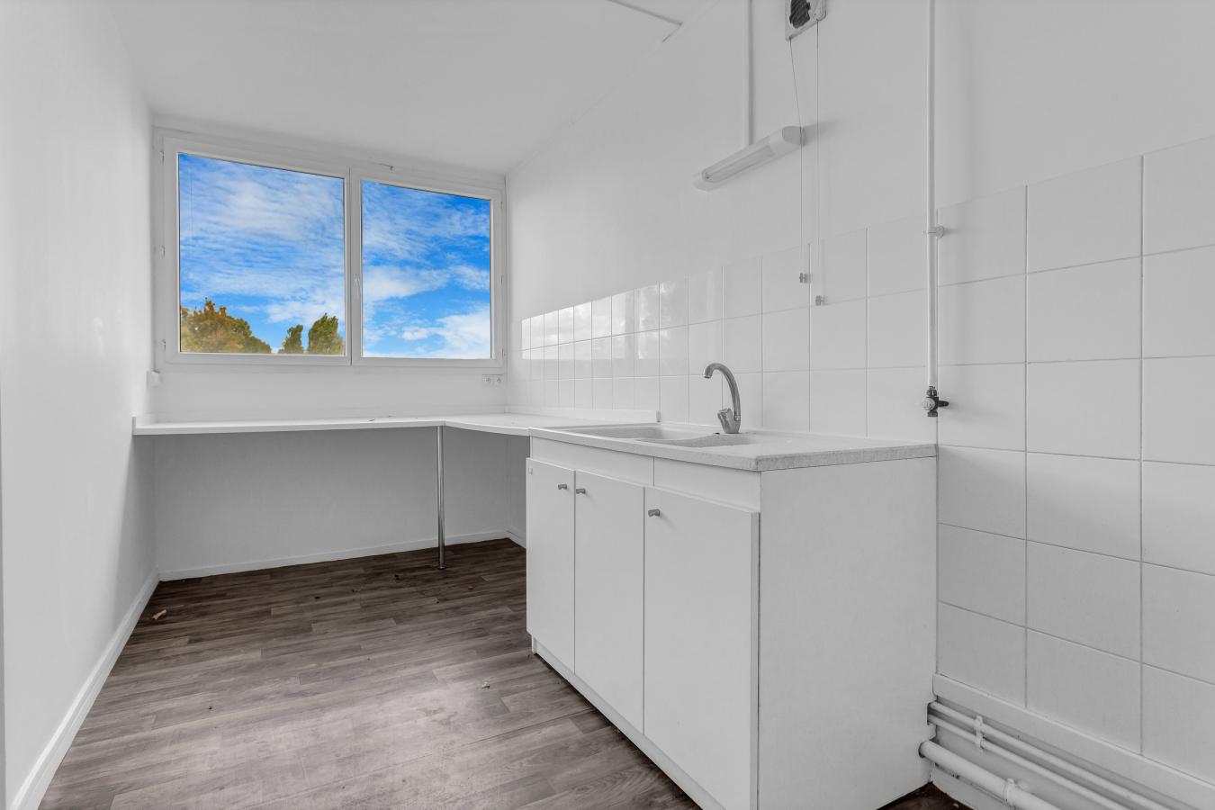 4 pièces - 3ème étage - 76m² - 1 439,66 € - Photo #3
