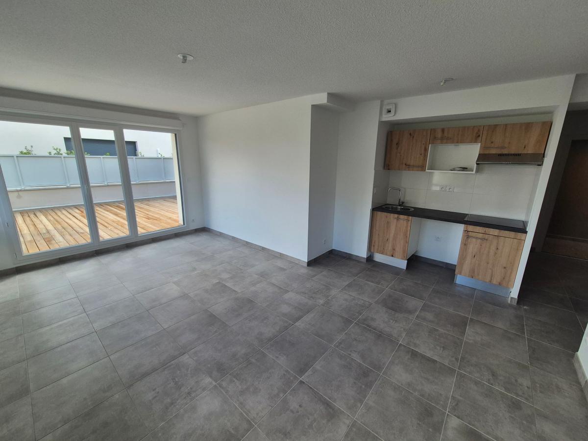 
																																							4 pièces - 
																																						2ème étage - 85m² - 1 061,45 € - Photo #2