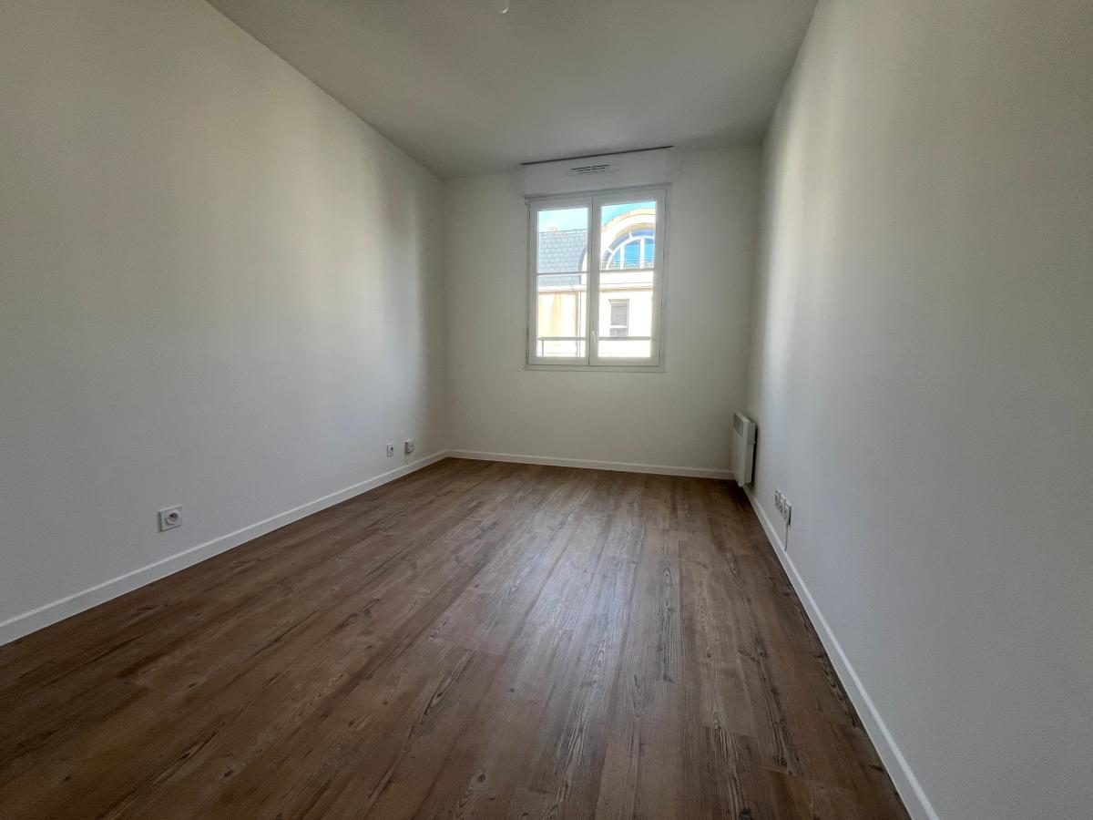 
																																							4 pièces - 
																																						3ème étage - 85m² - 425 000 € - Photo #6