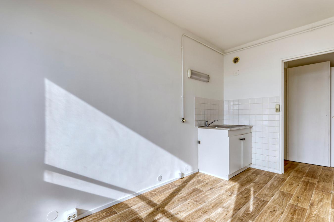 
																																							3 pièces - 
																																						10ème étage - 56m² - 180 000 € - Photo #2