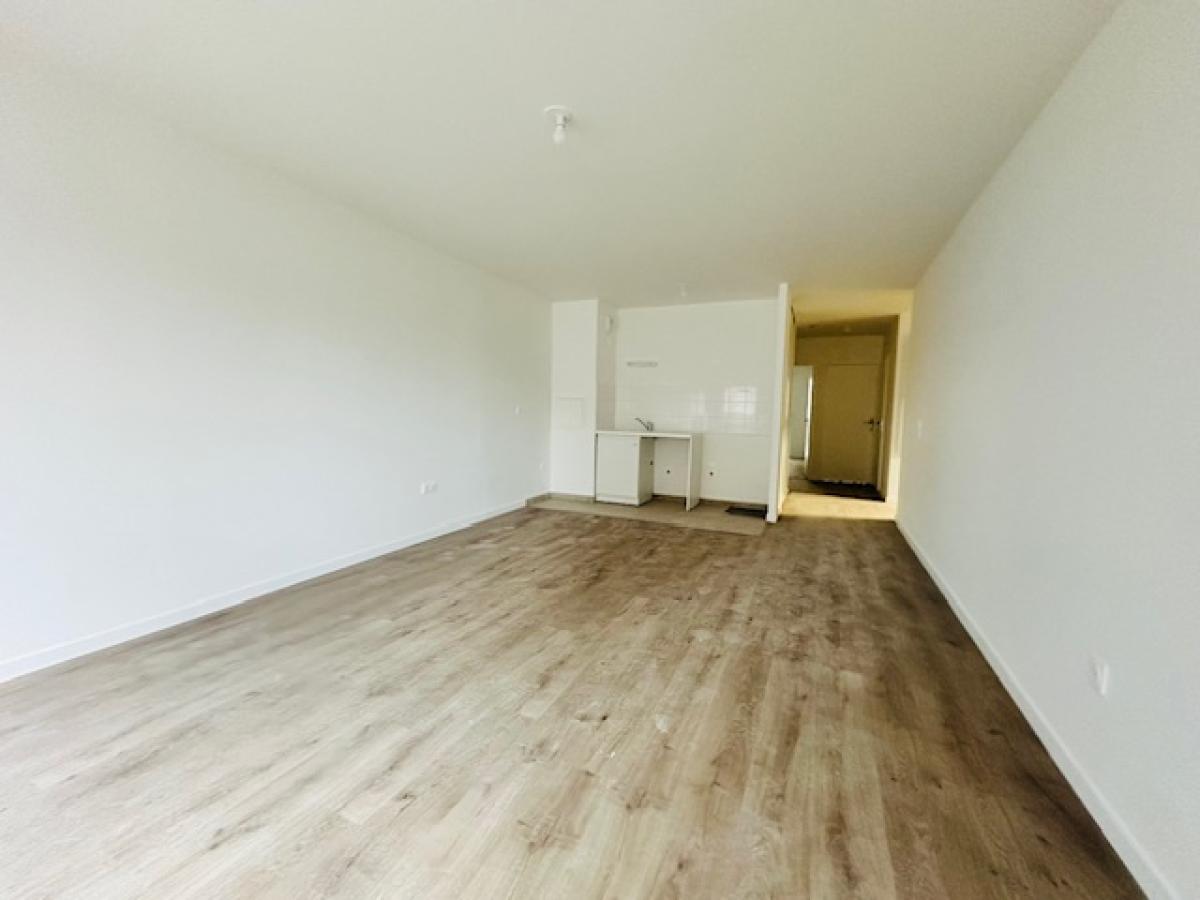 
																			3 pièces - 
																		2ème étage - 67m² - 1 385,09 € - Photo #2