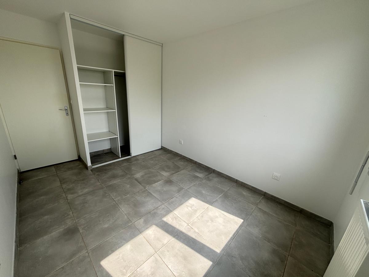 
																																							3 pièces - 
																																						1er étage - 74m² - 763,56 € - Photo #6