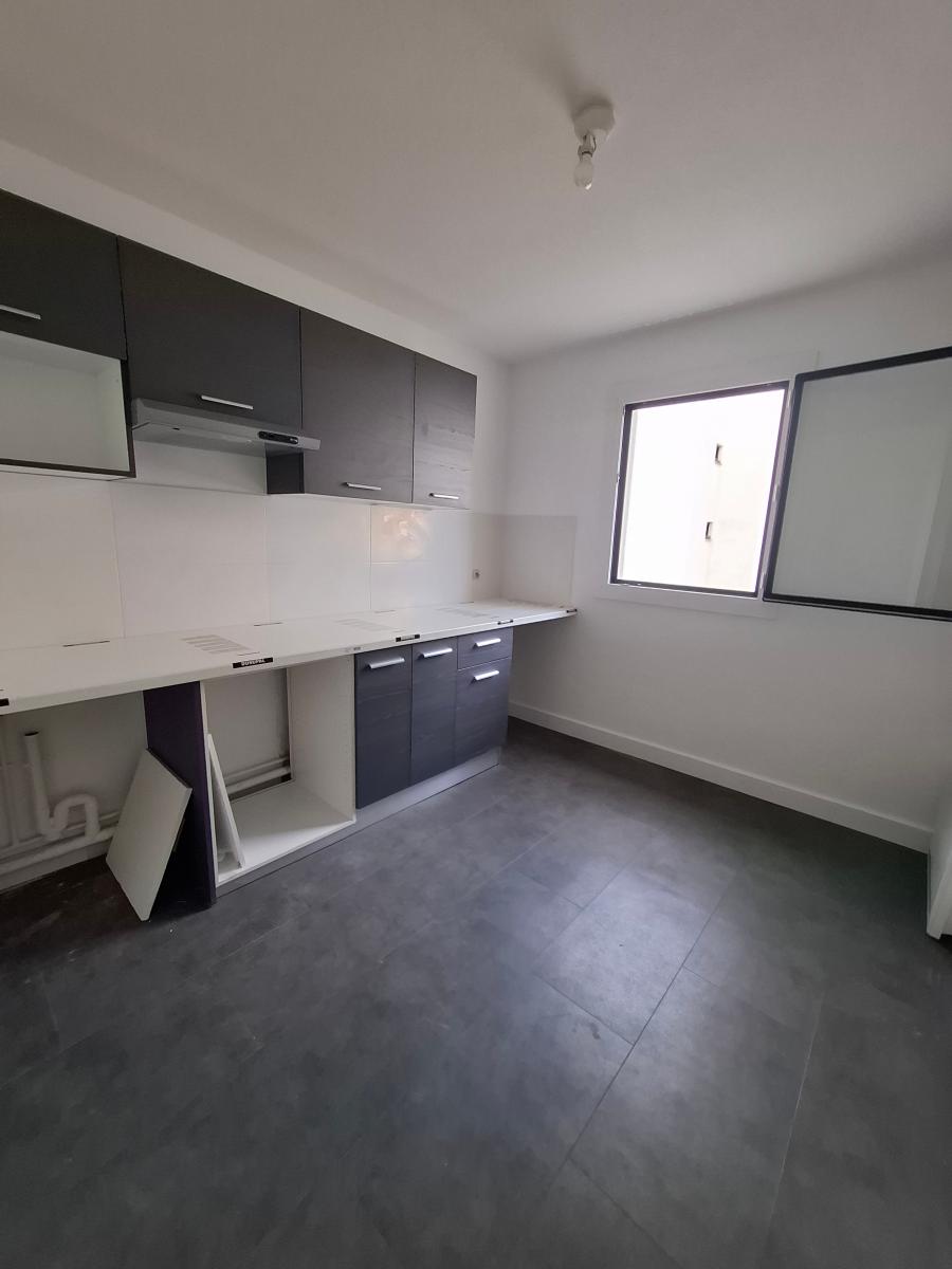 
																																							4 pièces - 
																																						3ème étage - 94m² - 1 473,68 € - Photo #2