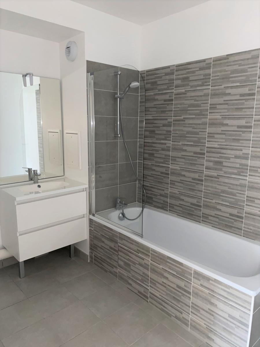 
																																							3 pièces - 
																																						1er étage - 64m² - 1 001,78 € - Photo #3