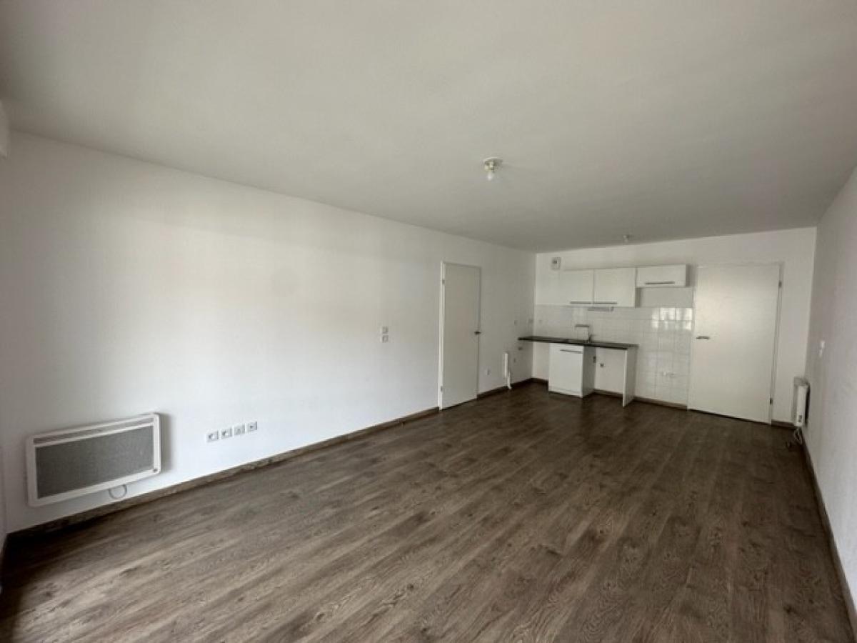3 pièces - 2ème étage - 63m² - 706,81 € - Photo #2