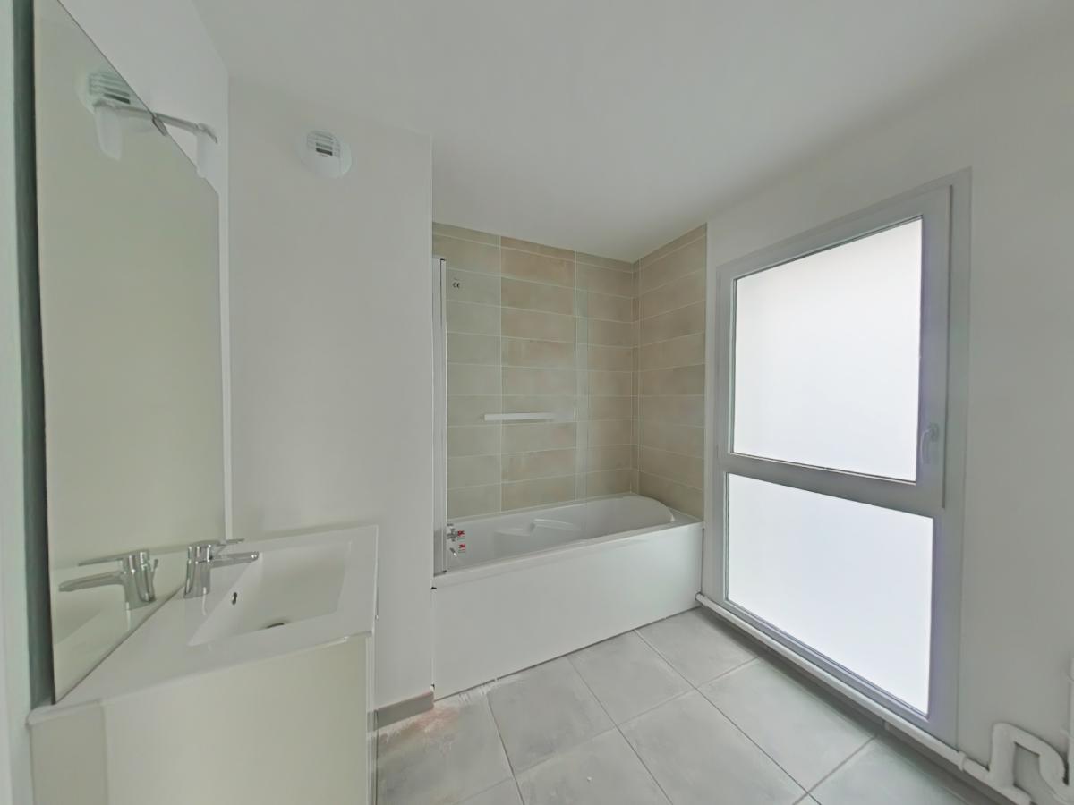 
																																							4 pièces - 
																																						2ème étage - 86m² - 1 104,40 € - Photo #3