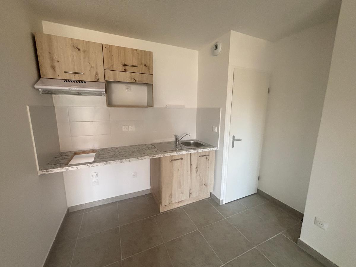 
																																							2 pièces - 
																																						RDC - 47m² - 548,10 € - Photo #2