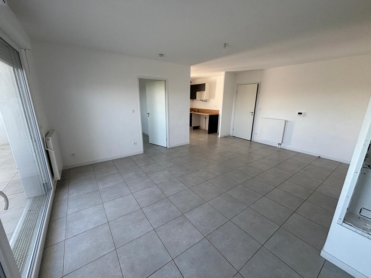 
																			4 pièces - 
																		7ème étage - 81m² - 1 036,37 € - Photo #2