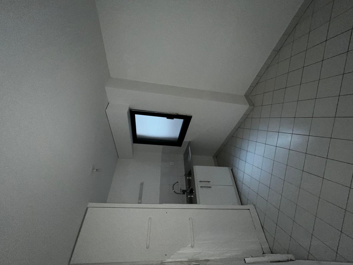 
																																							3 pièces - 
																																						5ème étage - 78m² - 2 556,35 € - Photo #6