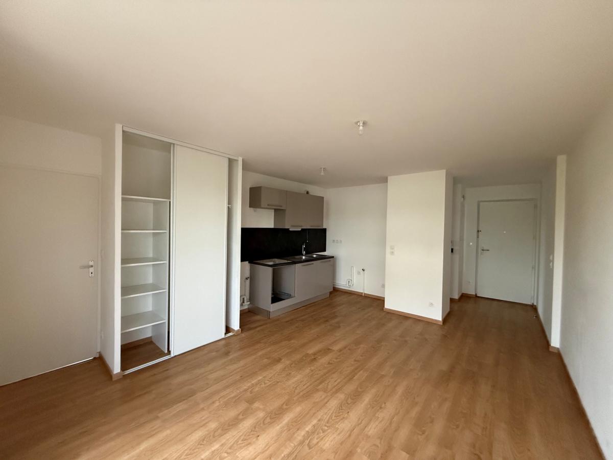 
																																							2 pièces - 
																																						2ème étage - 46m² - 710,35 € - Photo #2
