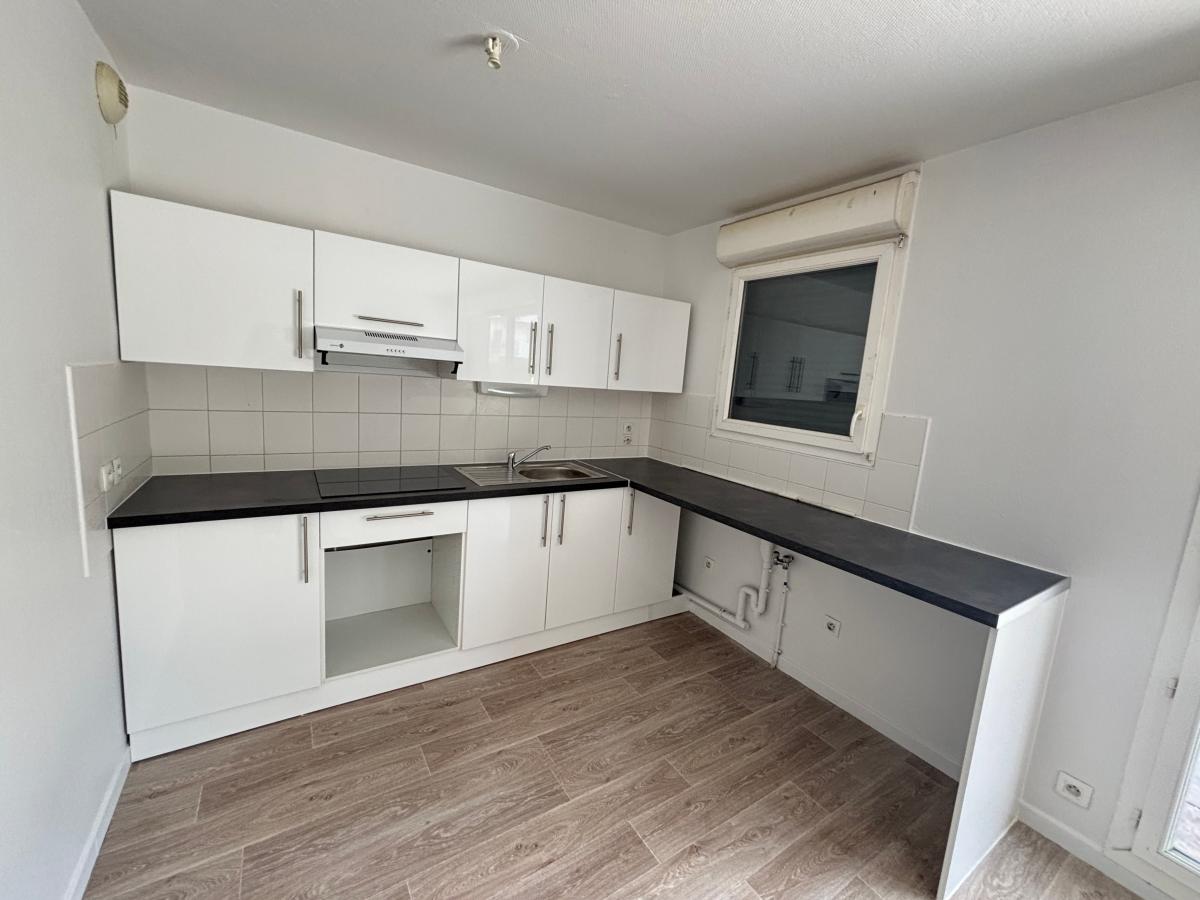 
																																							3 pièces - 
																																						RDC - 57m² - 782,39 € - Photo #2