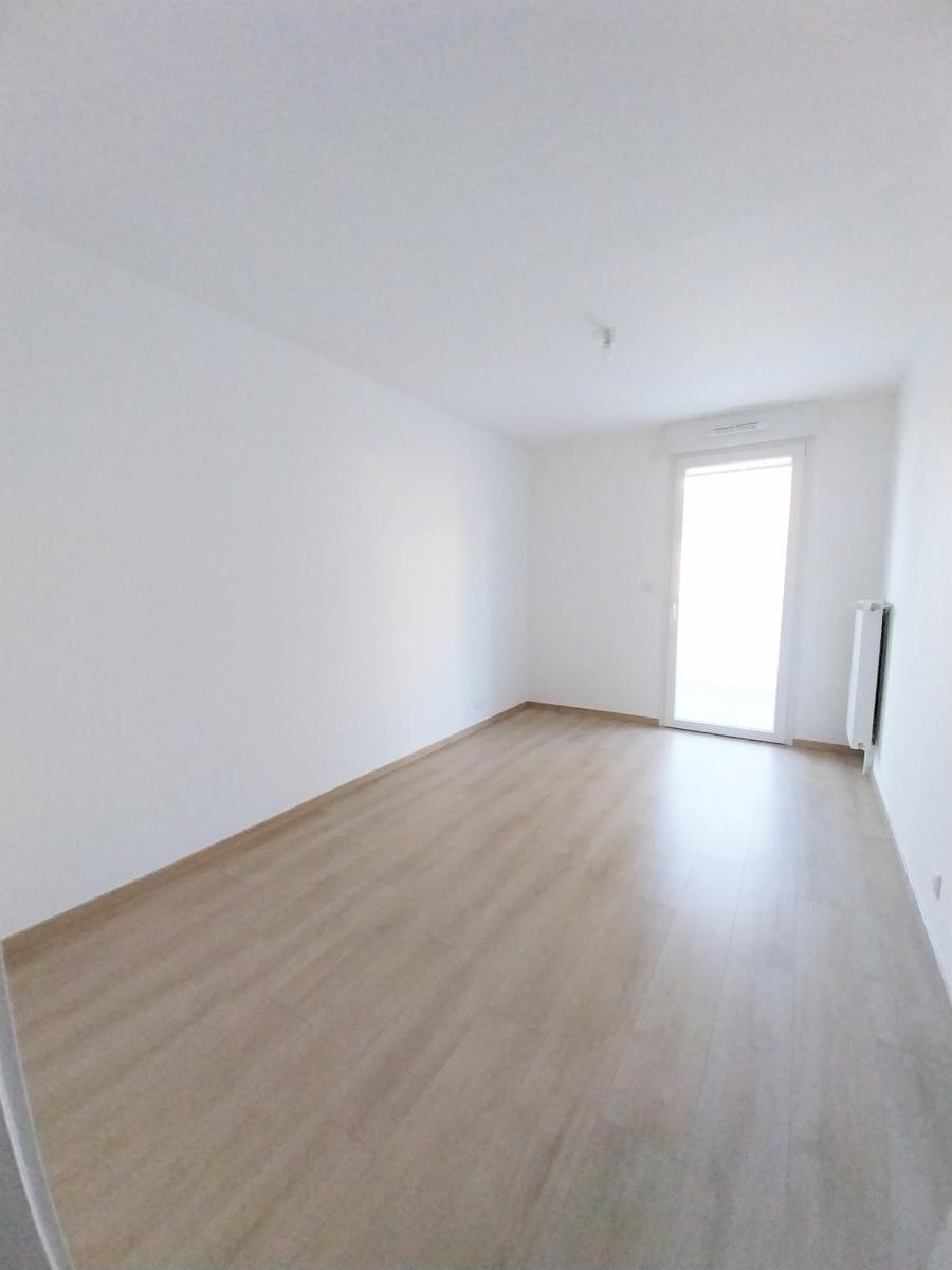 
																																							3 pièces - 
																																						1er étage - 64m² - 956,84 € - Photo #1