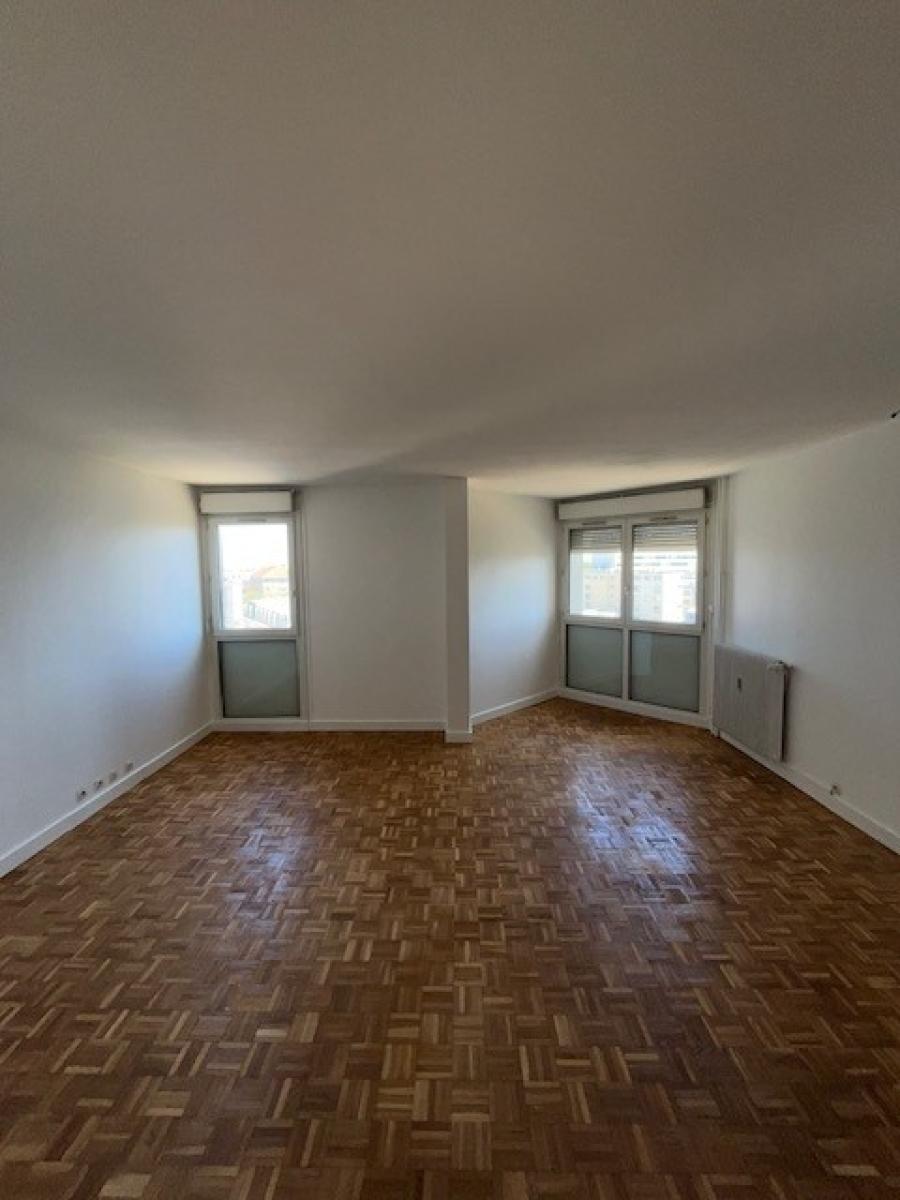 
																																							4 pièces - 
																																						9ème étage - 85m² - 1 957,32 € - Photo #1